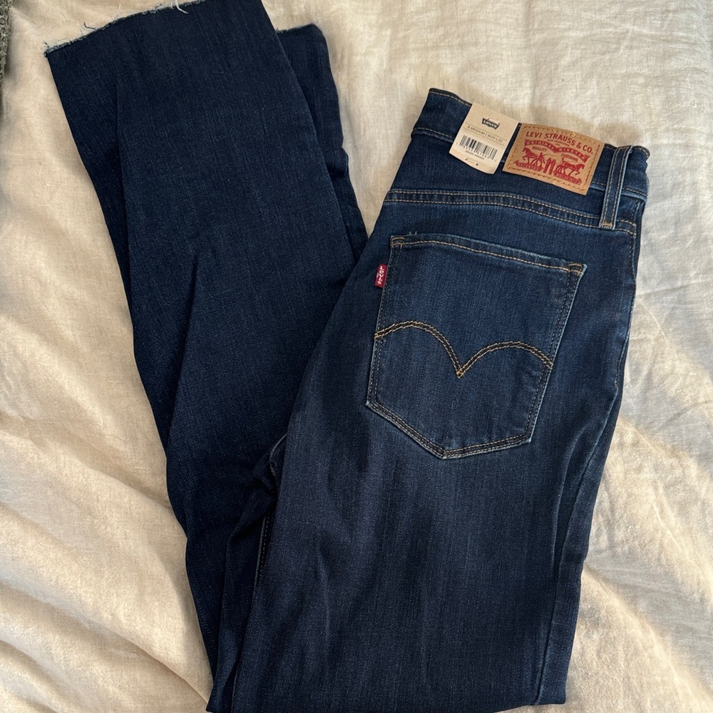 Levi’s 724 High-Rise Slim Straight denim jeans